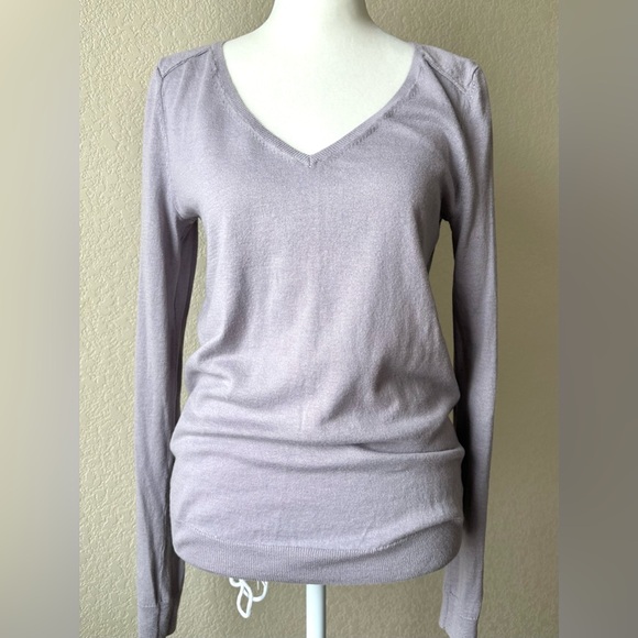 GAP Sweaters - GAP Lavender V-Neck Sweater – Size Small, Cotton/Wool Blend